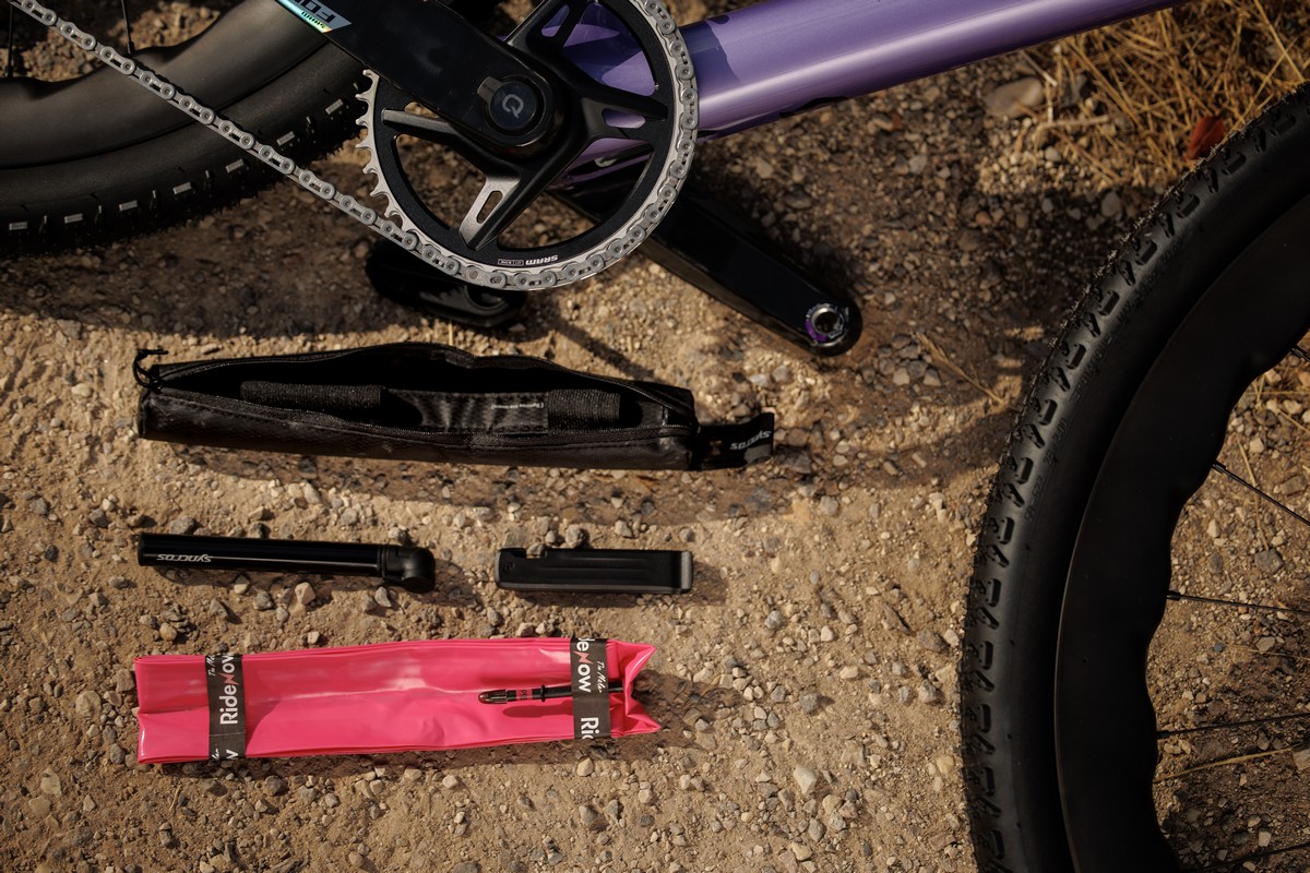 Integrirani servisni komplet Syncros Save the Day v okvirju Scott Addict Gravel